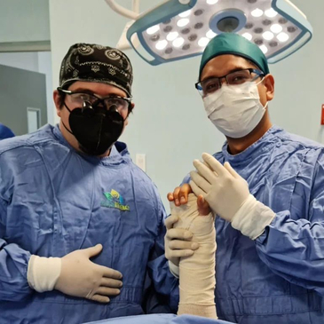 Slider image (8) Medina Flores Plastic Surgery